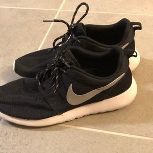Nike Roshe Tennis Shoes